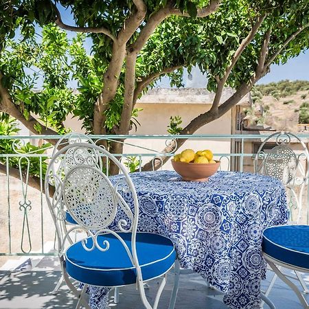 Bohemian Nest - Cheerful 2-Bedroom Villa With Pool Dhavgáta المظهر الخارجي الصورة